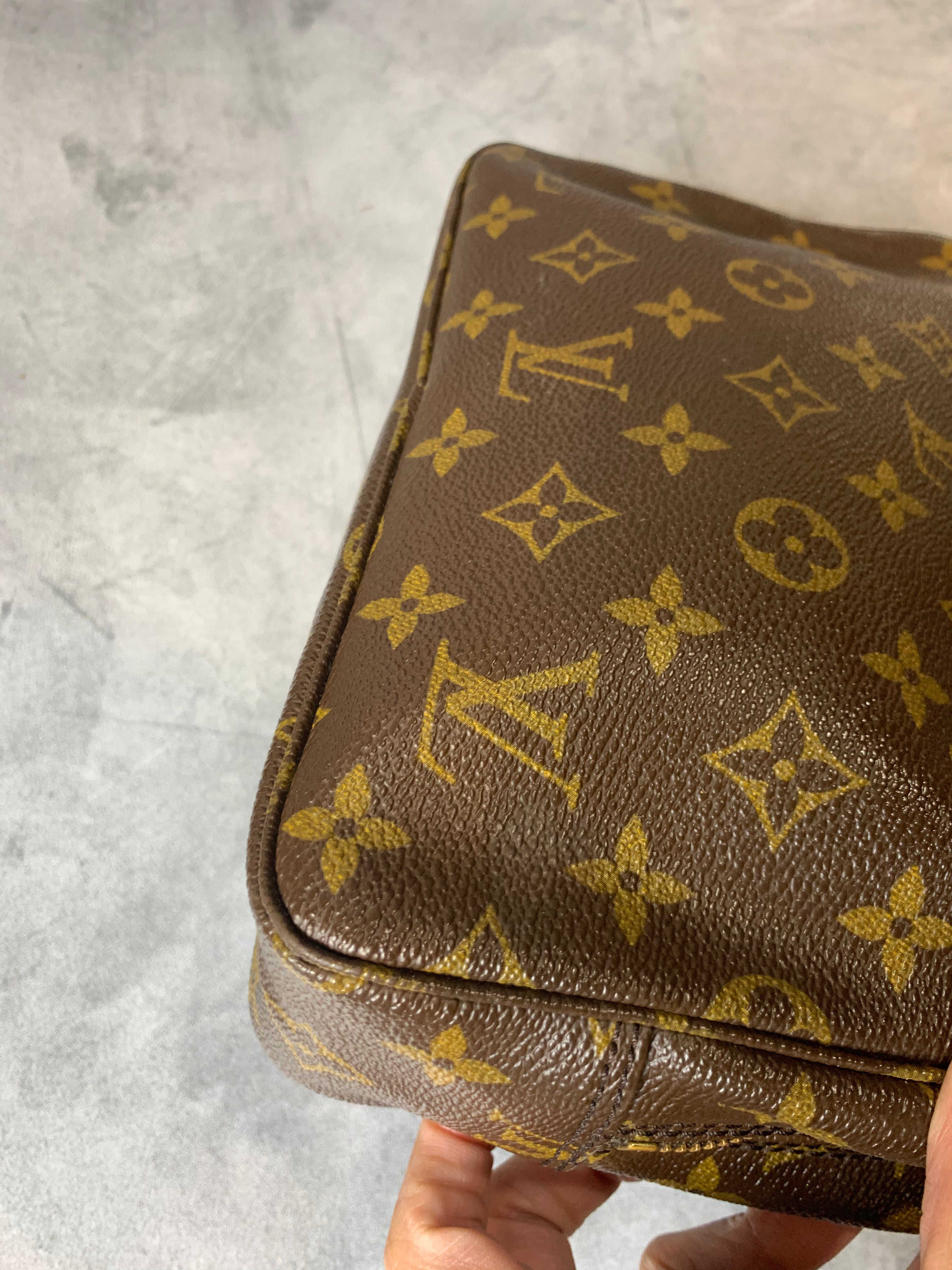 Louis Vuitton Trousse 23