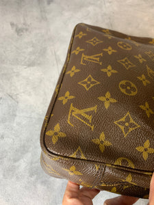 Louis Vuitton Trousse 23