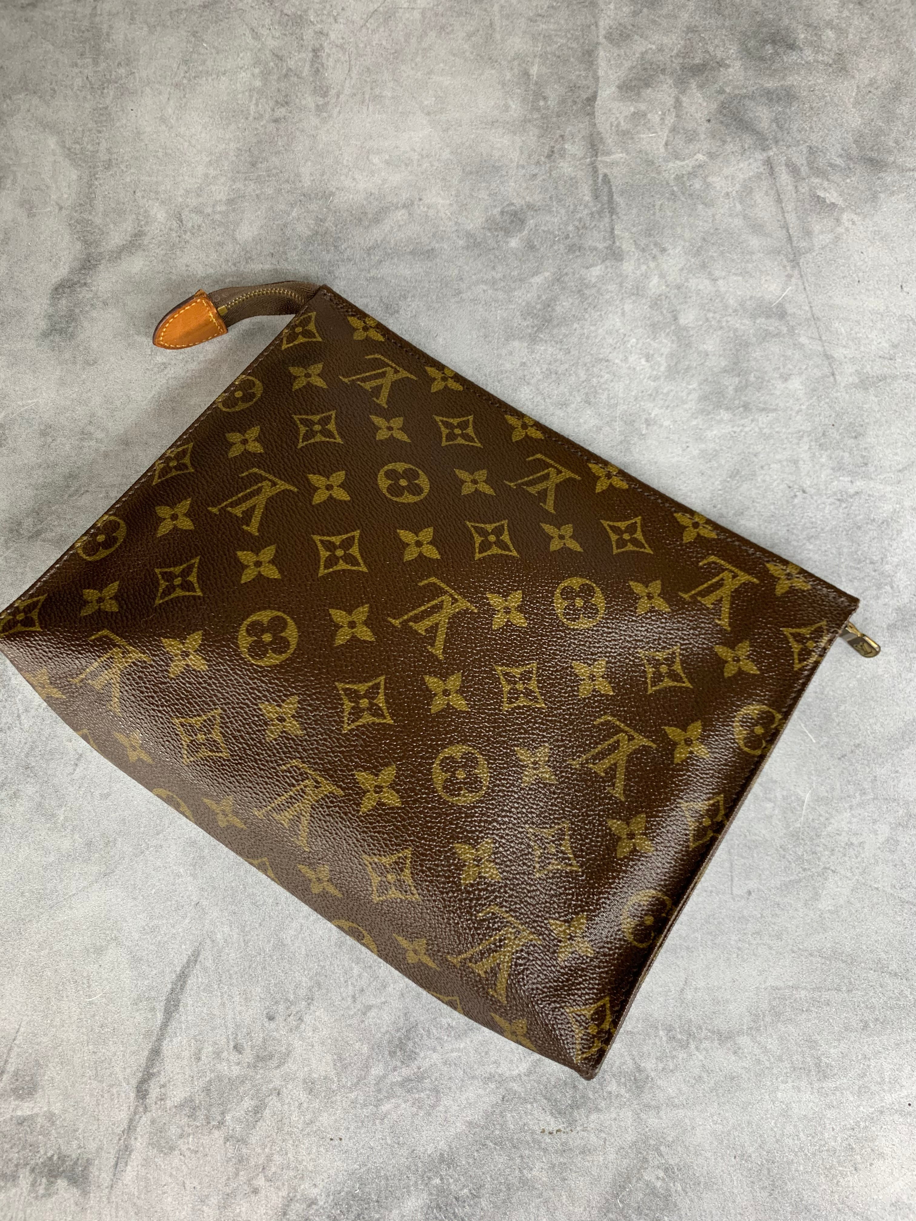 Louis Vuitton Toiletry 26