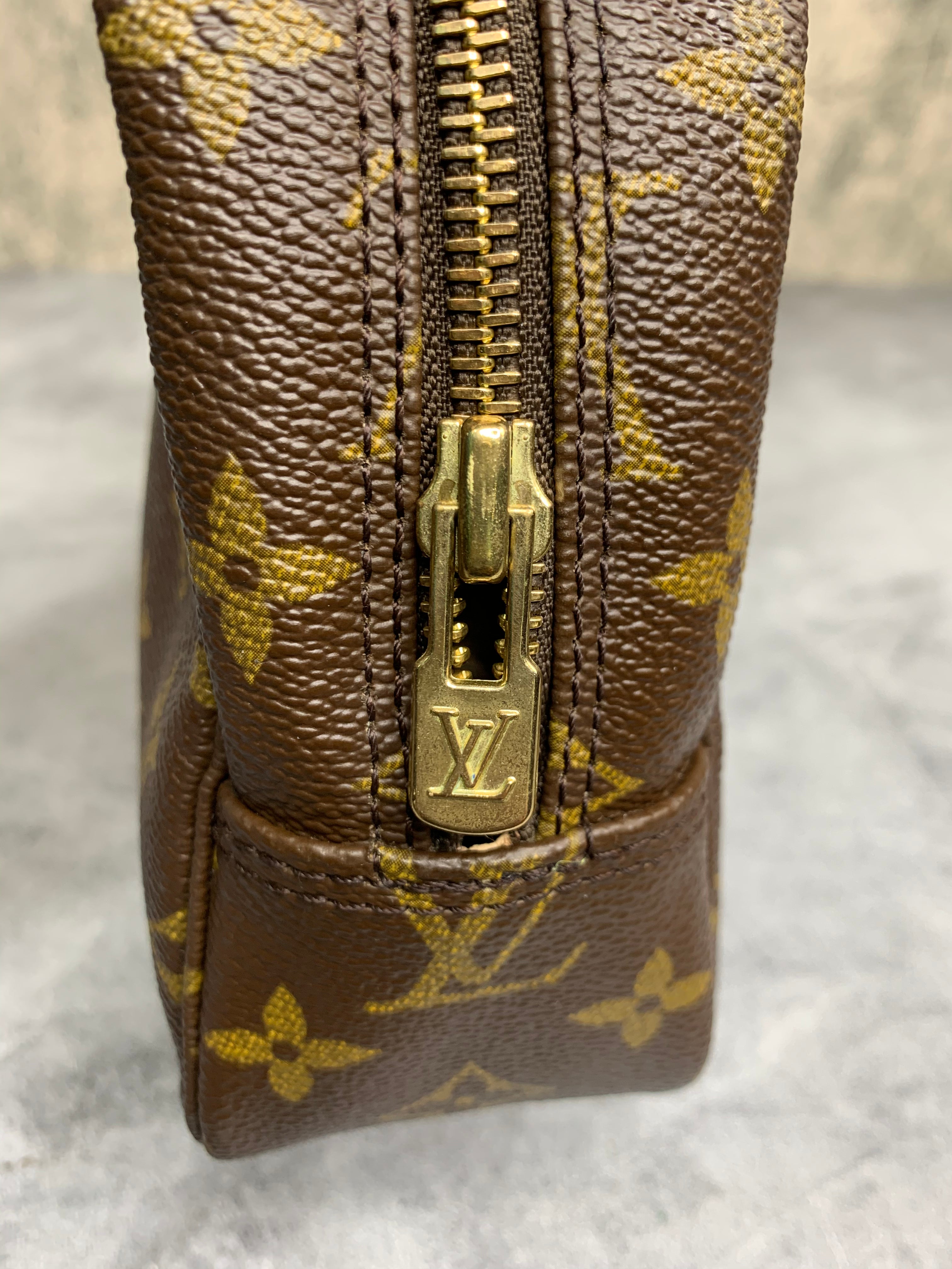 Louis Vuitton Trousse 23