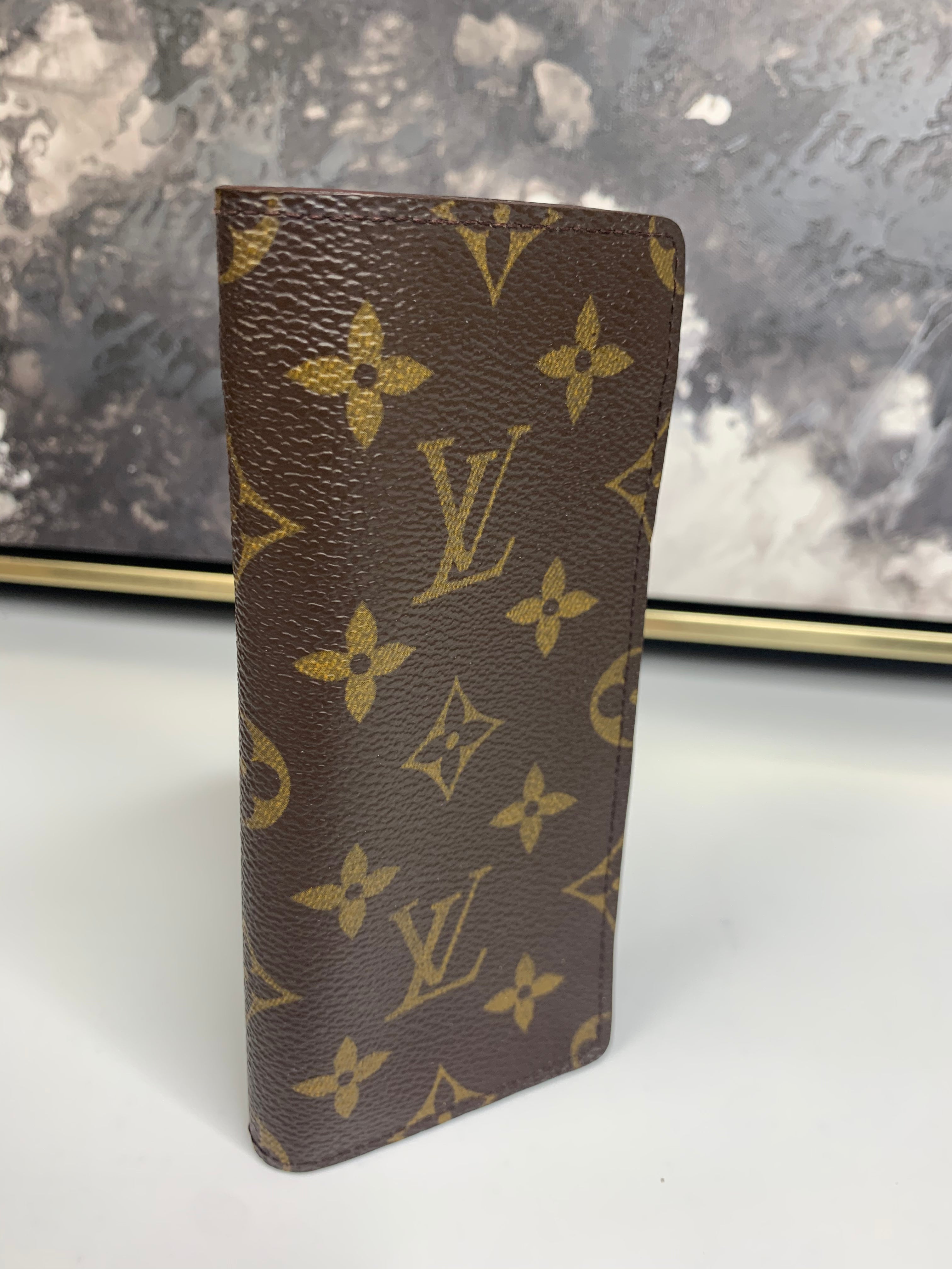 Louis Vuitton Sunglass Case – yourvintagelvoe