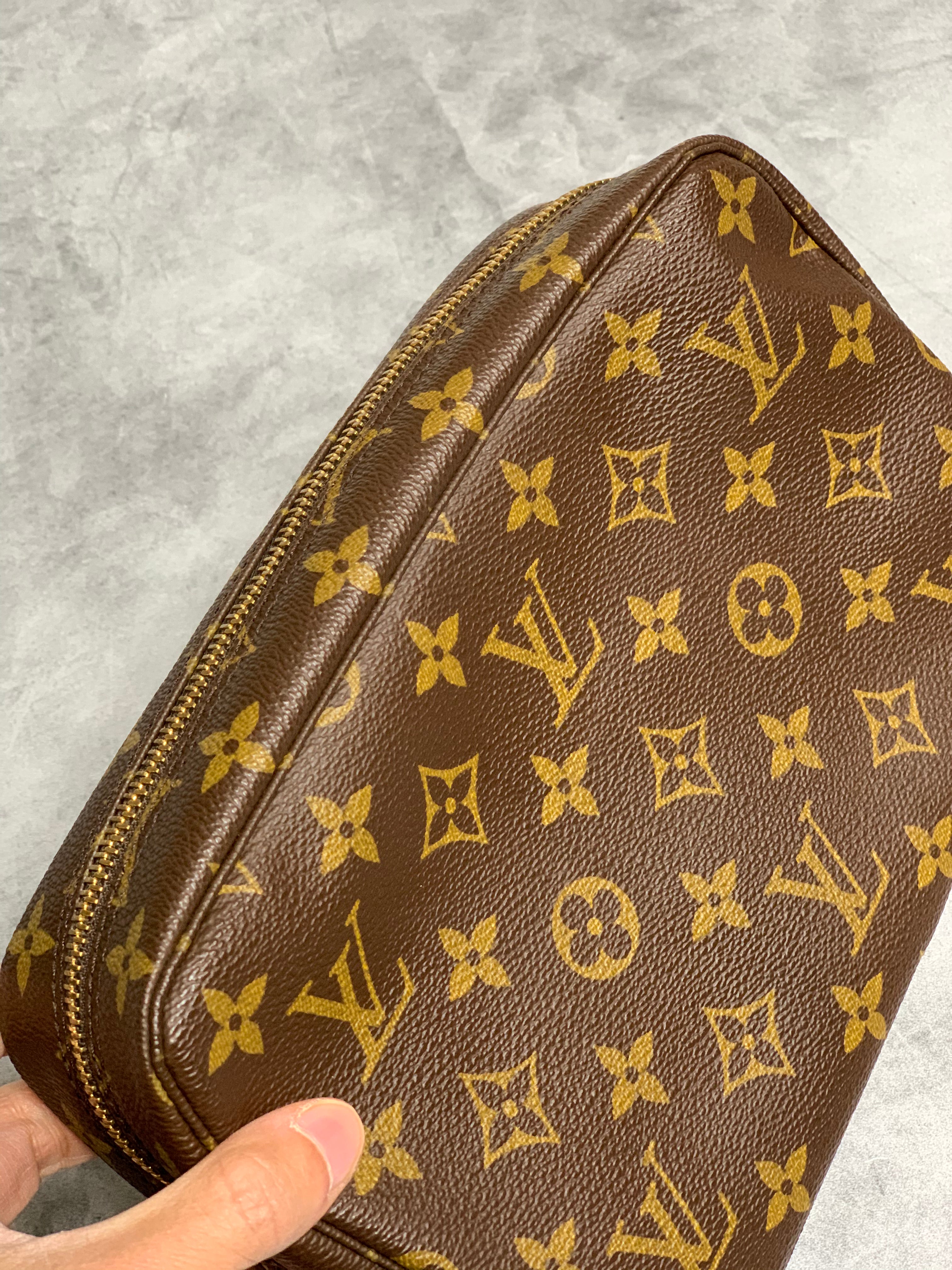 Louis Vuitton Trousse 23