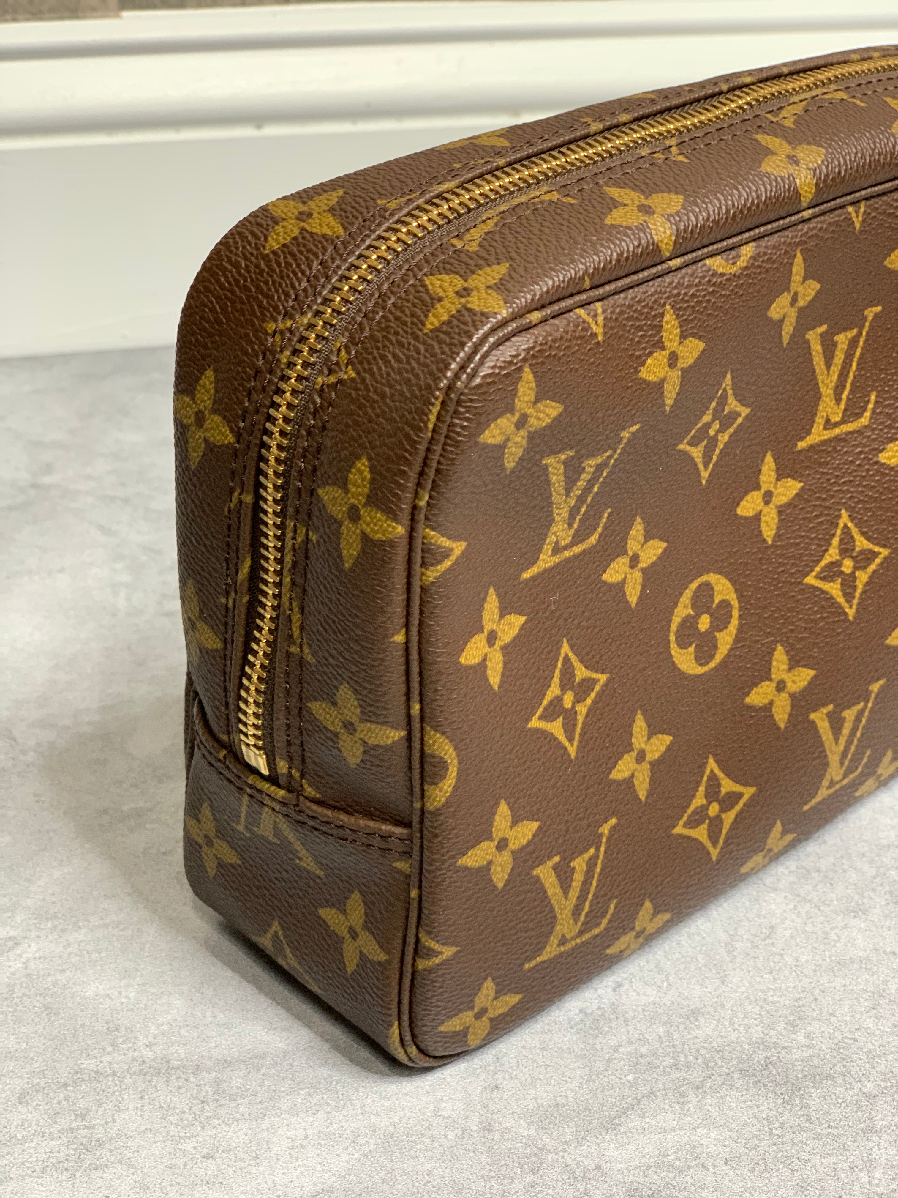 Louis Vuitton Trousse 23