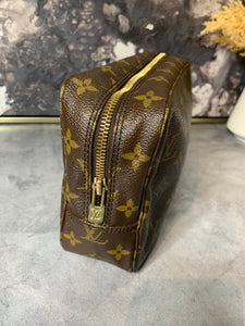 Louis Vuitton Trousse 23