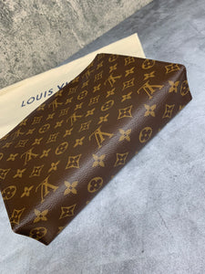 Louis Vuitton Toiletry 26