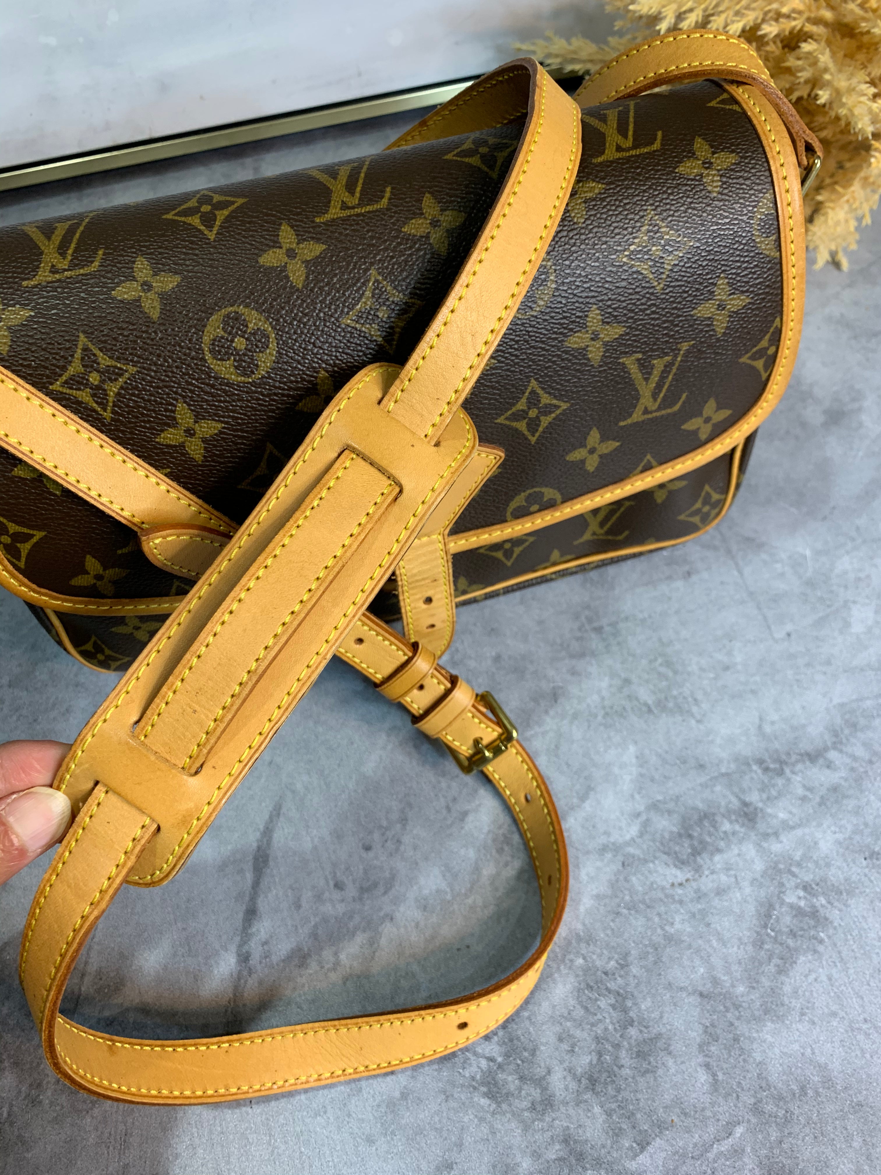 Louis Vuitton 100% Coated Canvas Brown Sologne One Size - 50% off