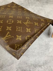 Louis Vuitton Toiletry 26