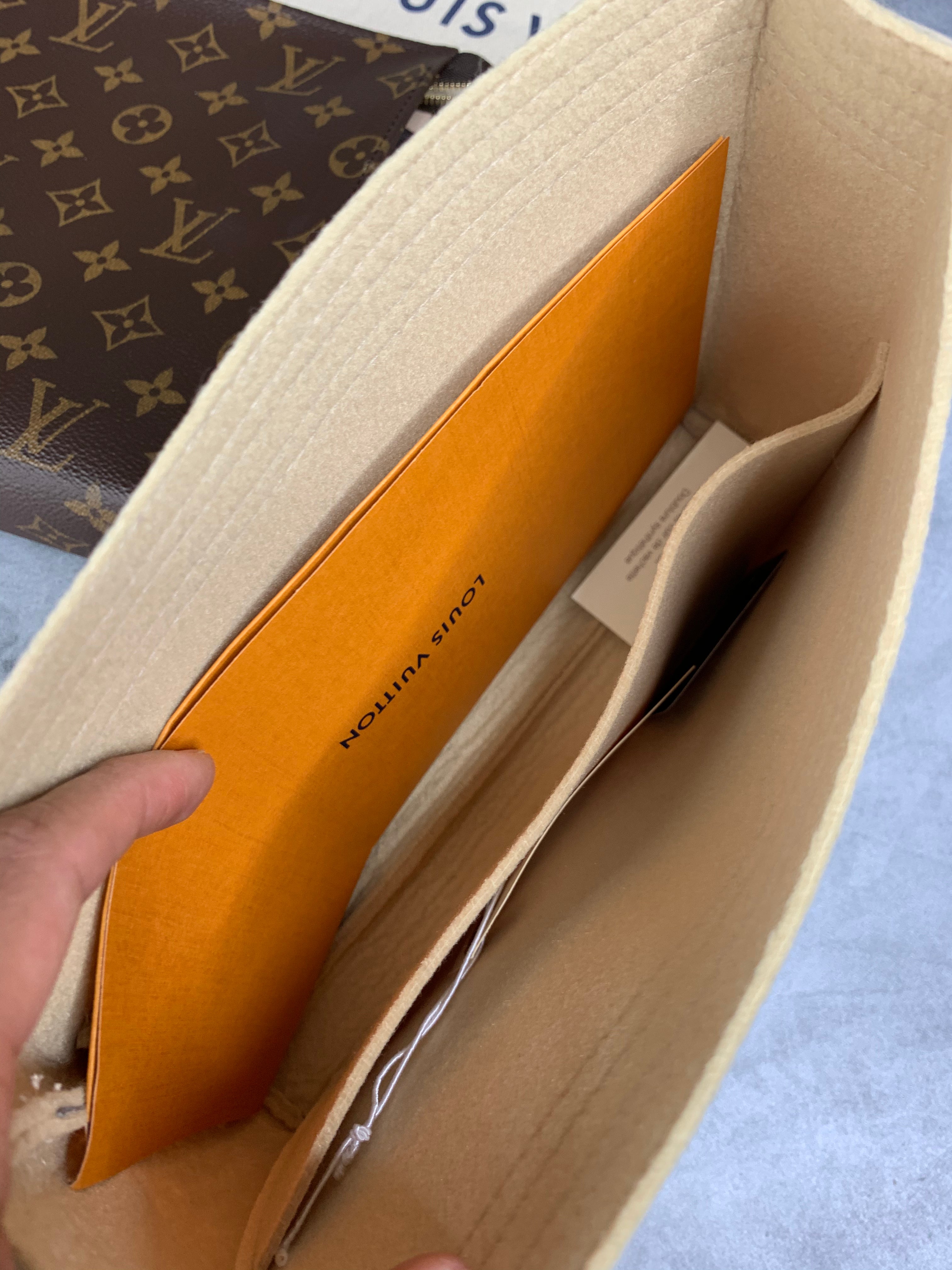 Louis Vuitton Toiletry 26