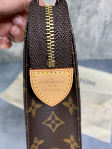 Louis Vuitton Toiletry 26