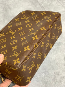 Louis Vuitton Trousse 23