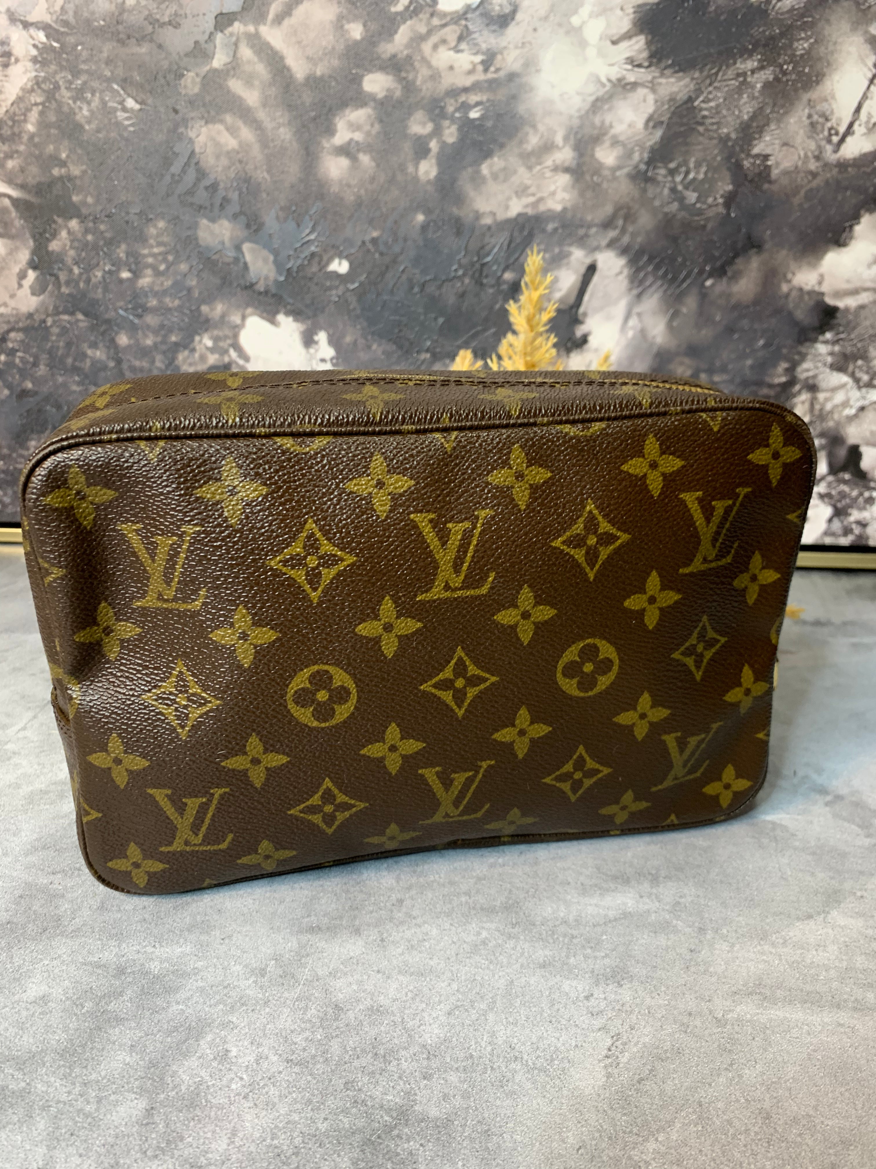 LV Trousse 23