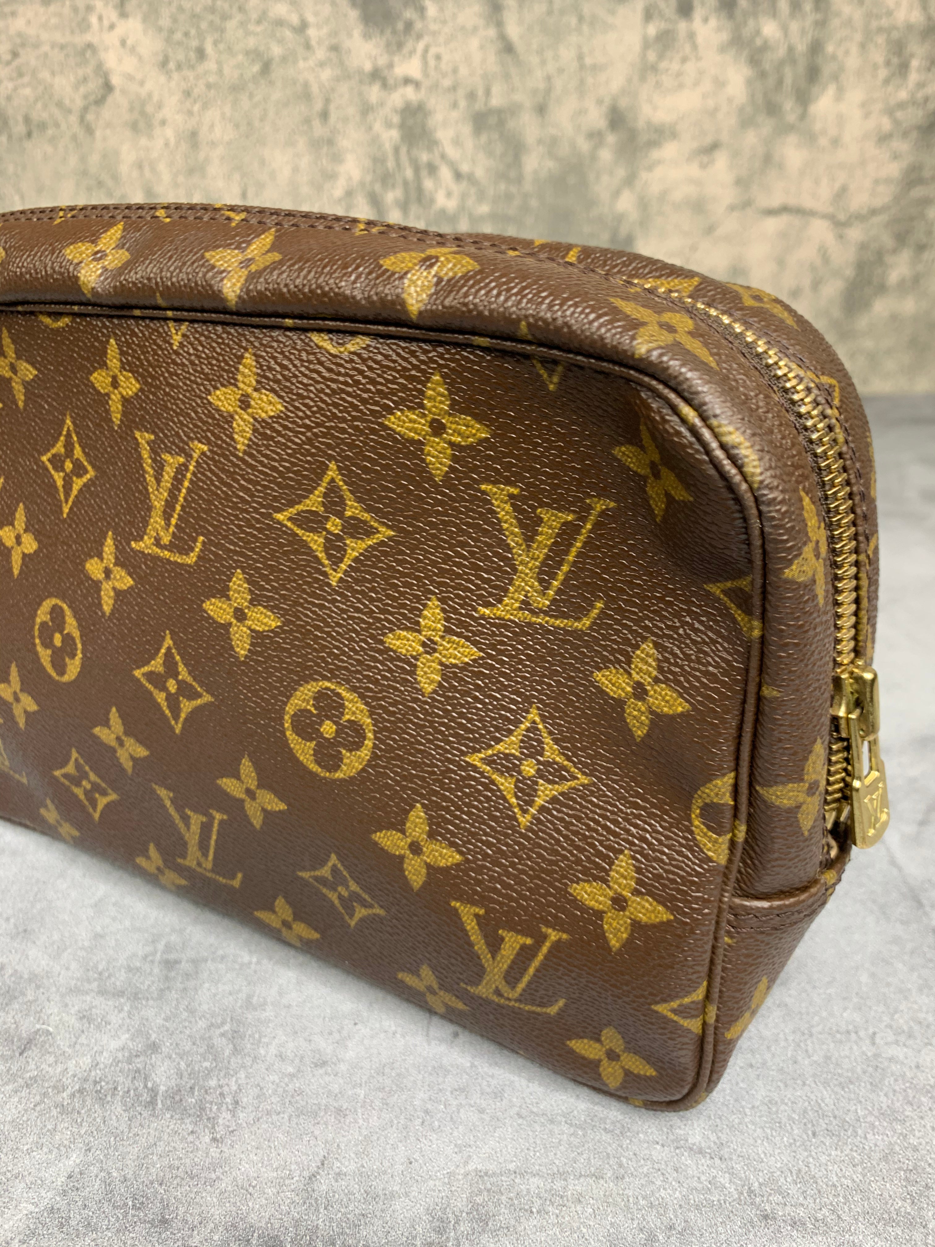 Louis Vuitton Trousse 23