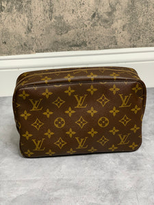 Louis Vuitton Trousse 23