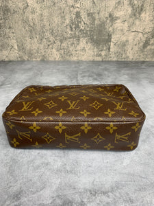 Louis Vuitton Trousse 23