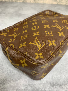 Louis Vuitton Trousse 23