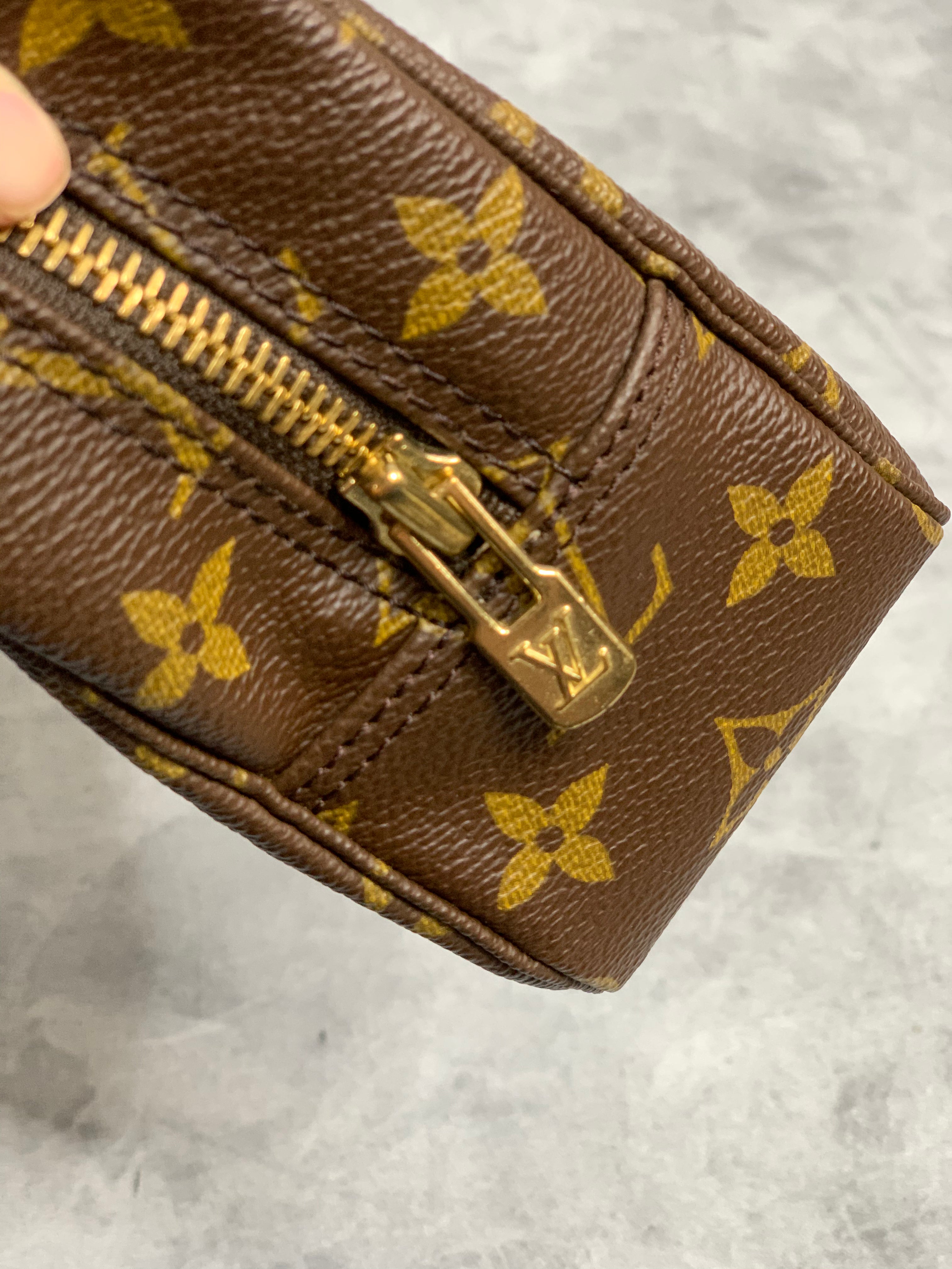 Louis Vuitton Trousse 23