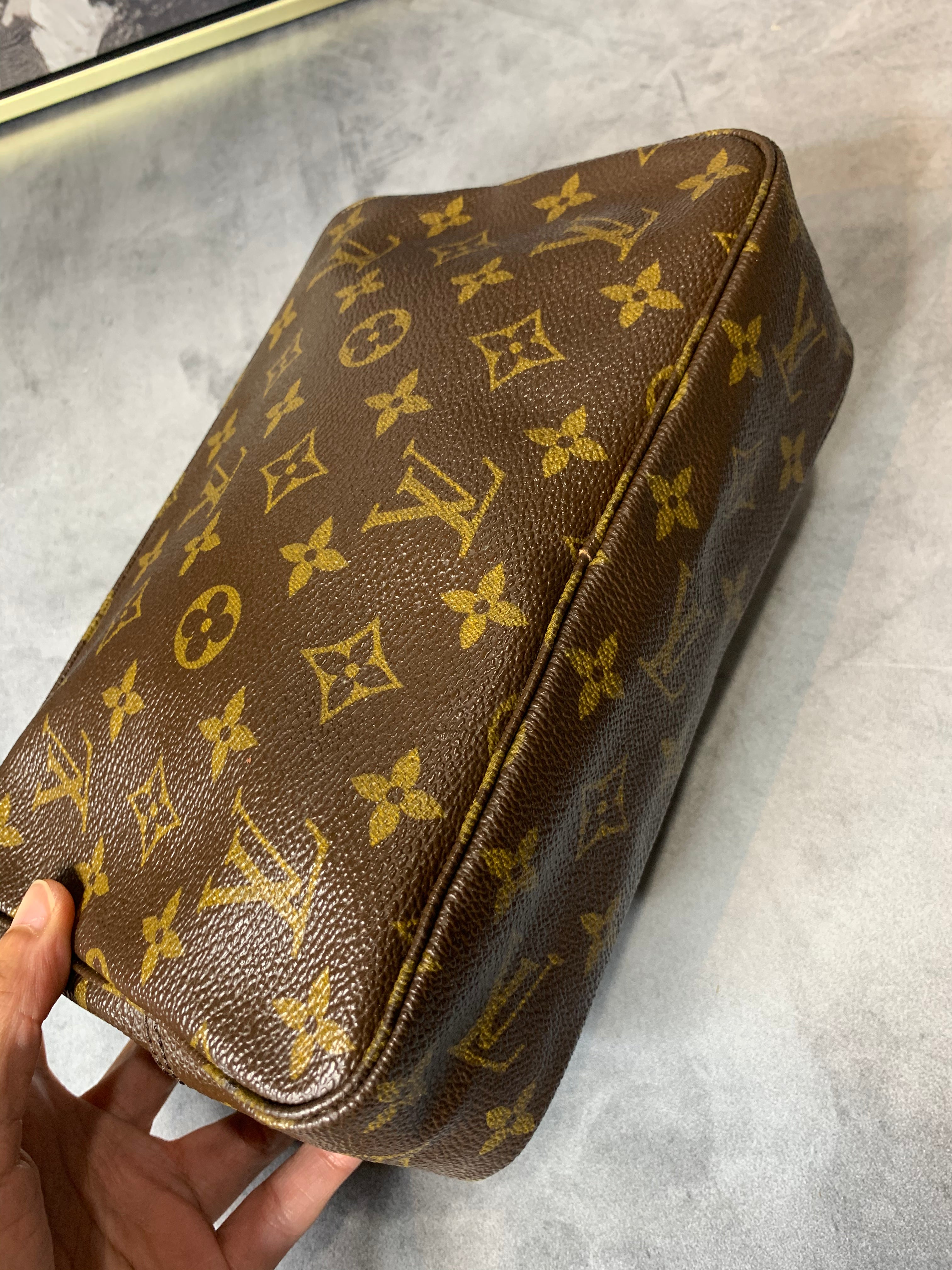 Louis Vuitton Trousse 23