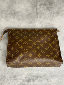 Louis Vuitton Toiletry 26