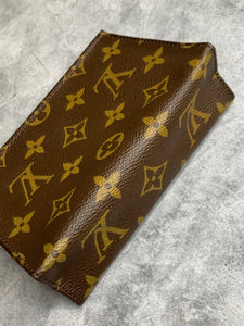 Louis Vuitton Toiletry 15