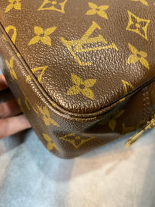 LV Trousse 23