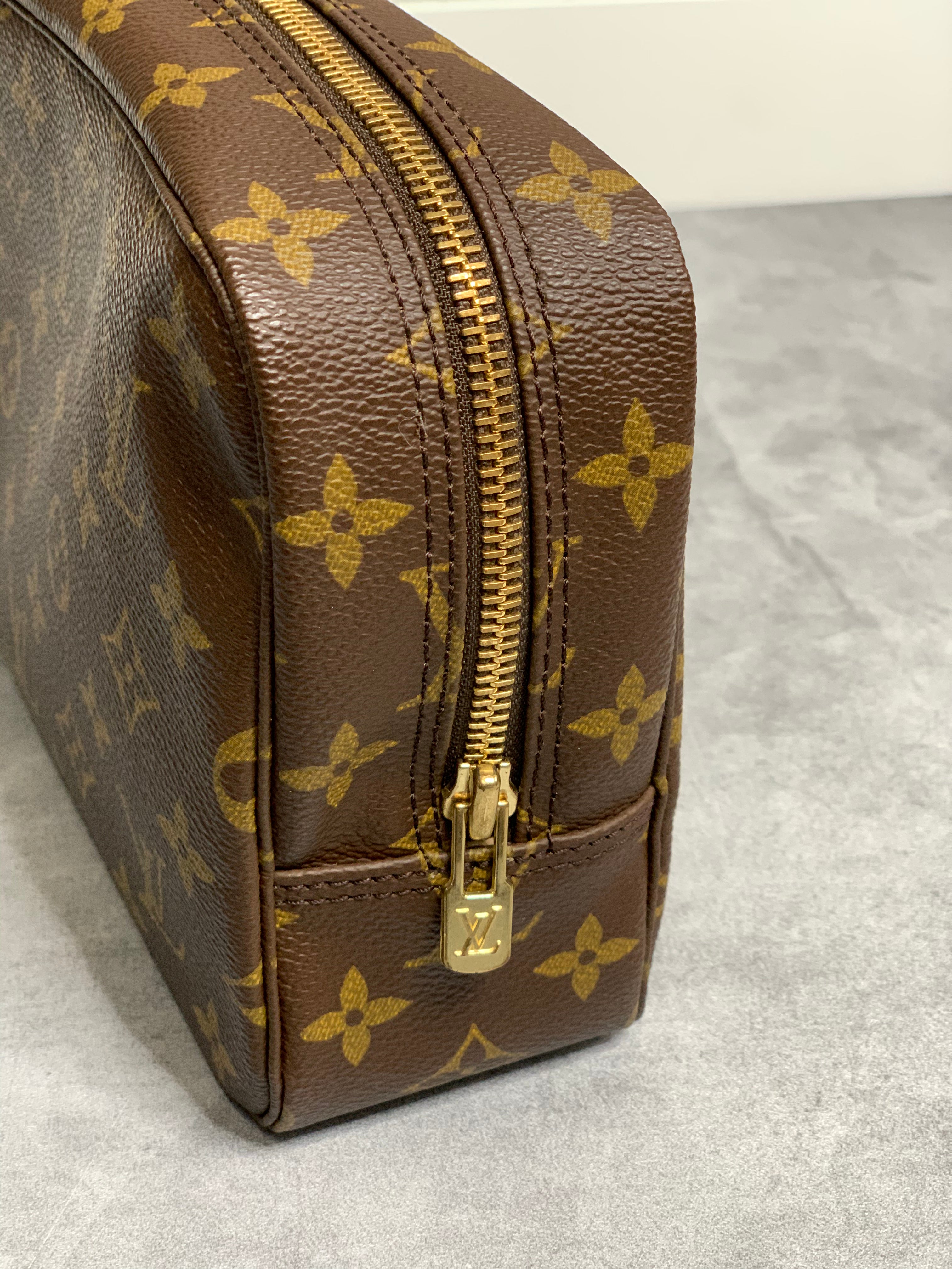 Louis Vuitton Trousse 23