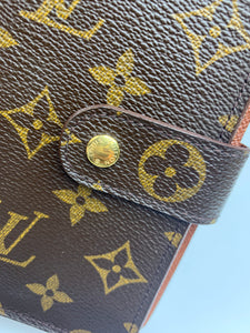 Louis Vuitton Monogram Zip Passport Holder Wallet in Brown Coated Canvas  Cloth ref.1023144 - Joli Closet