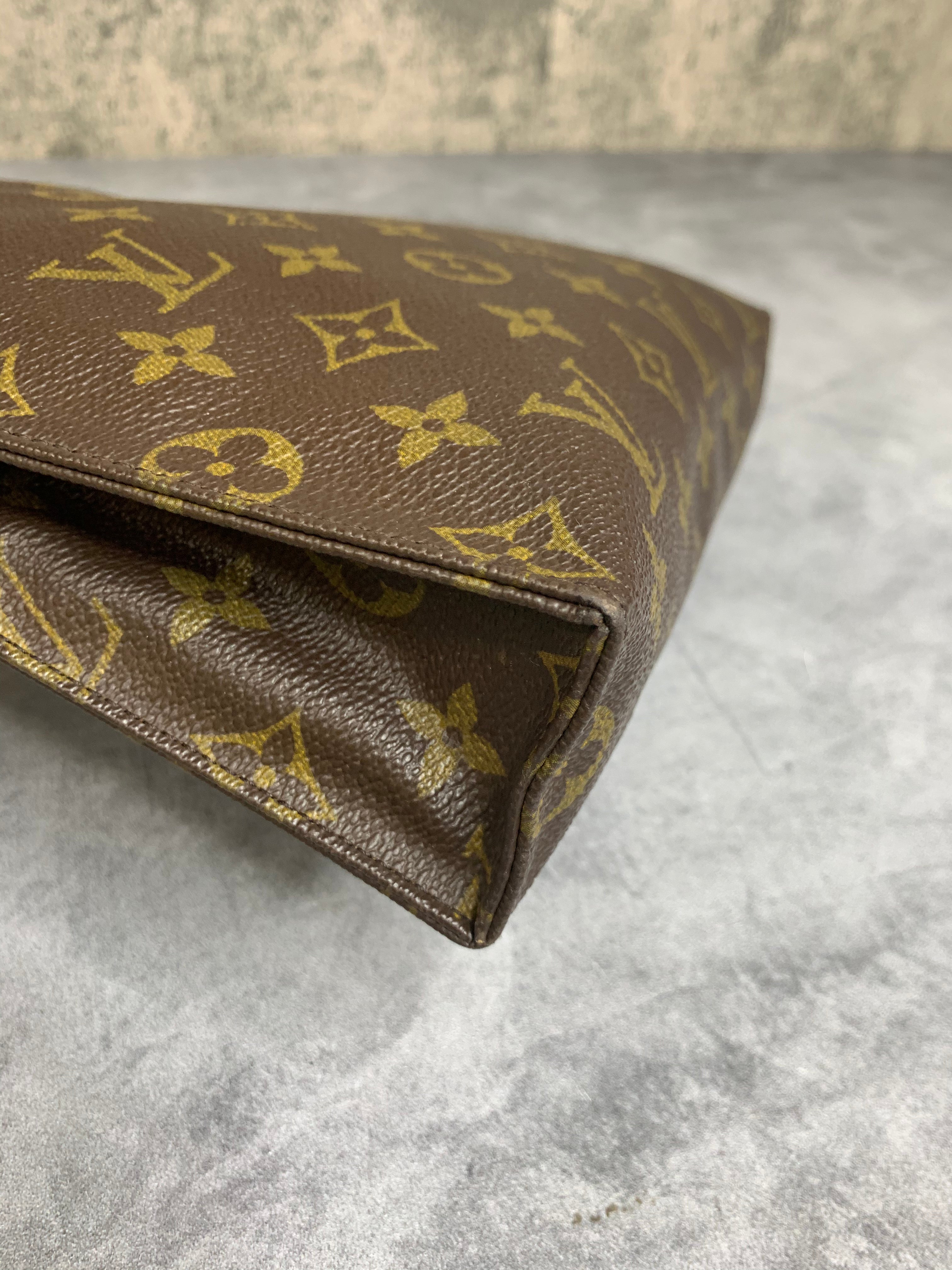 Louis Vuitton Toiletry 26