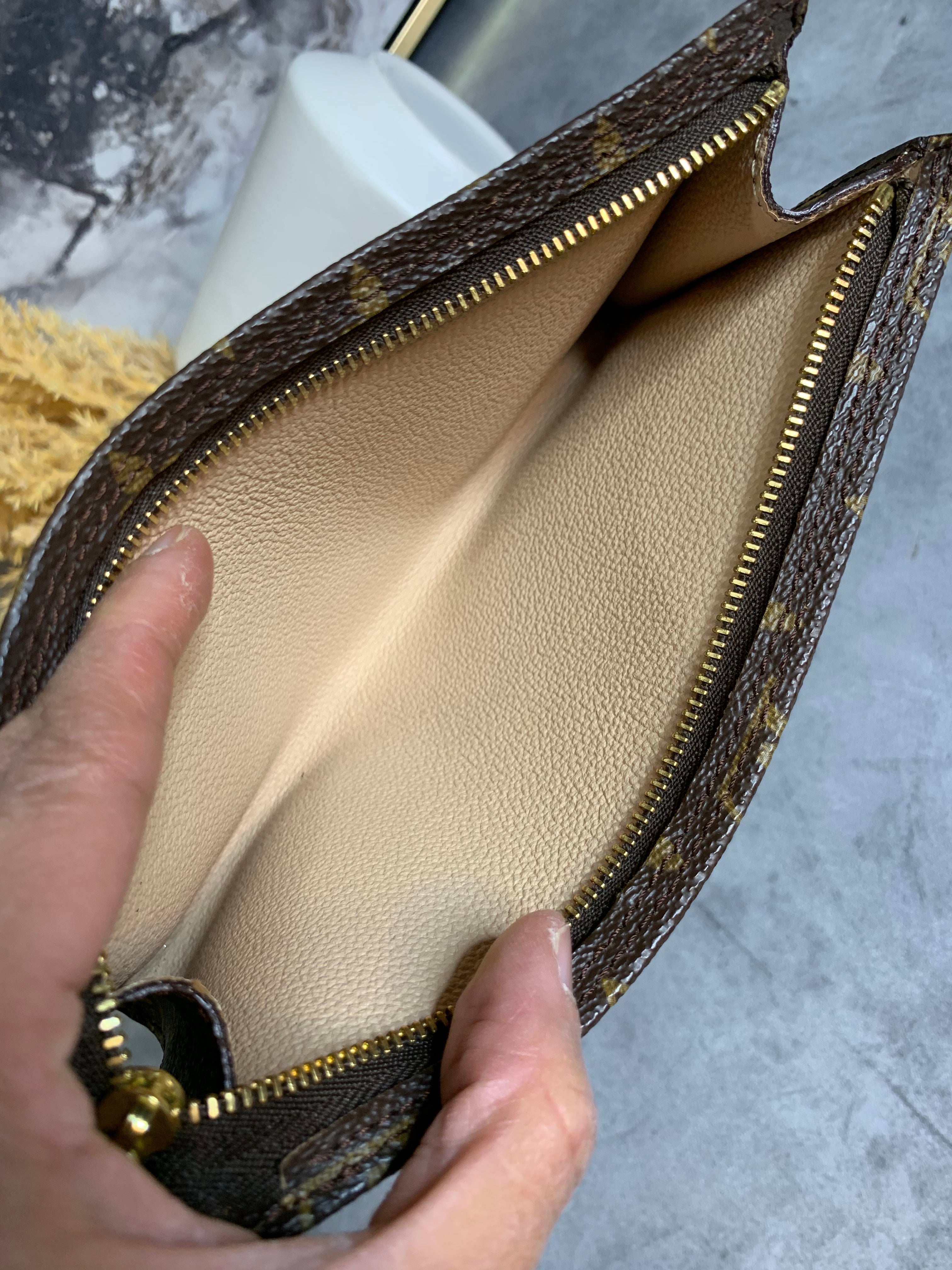 Louis Vuitton Bucket Pouch GM