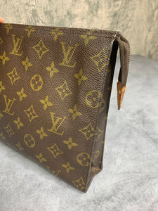 Louis Vuitton Toiletry 26