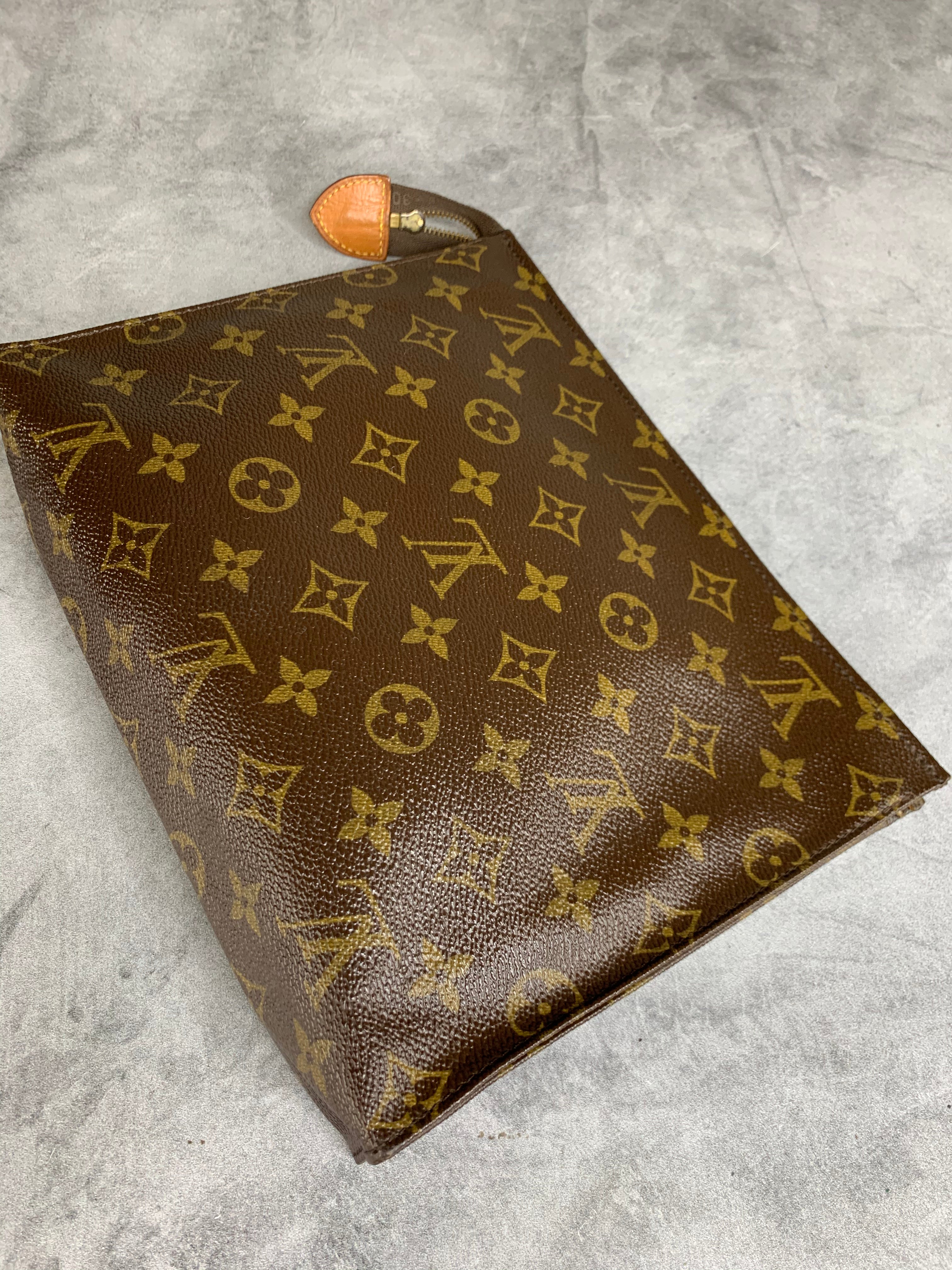 Louis Vuitton Toiletry 26