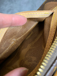 Louis Vuitton Speedy Handbag 385581