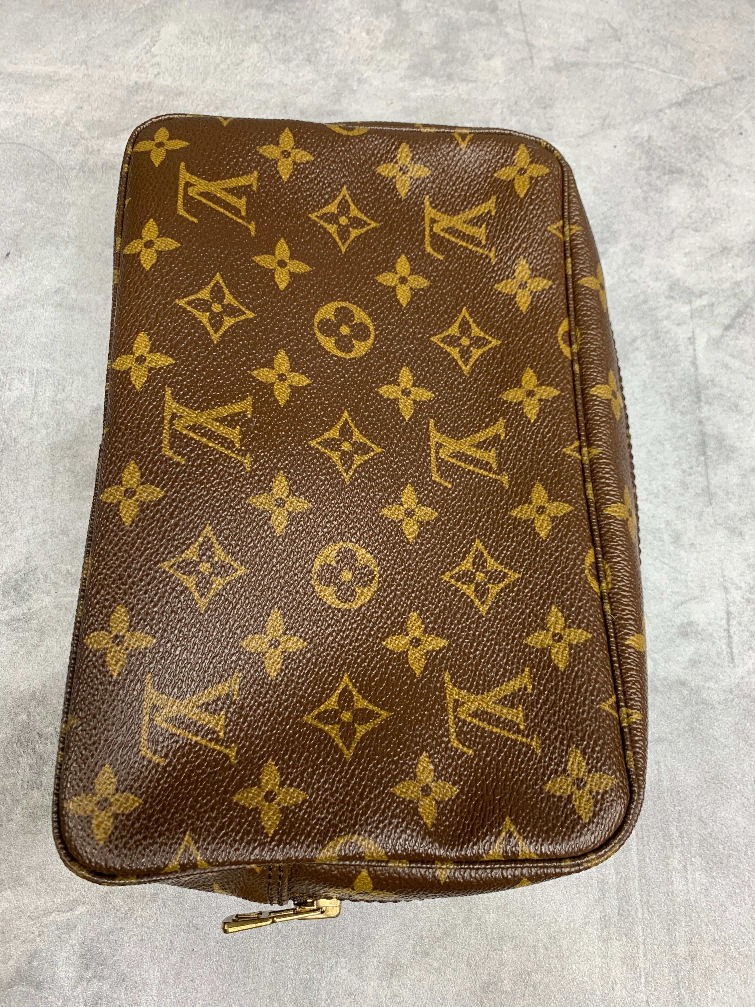 Louis Vuitton Trousse 23