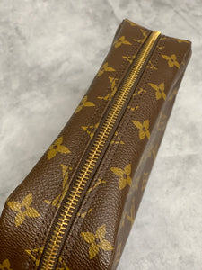 Louis Vuitton Trousse 23