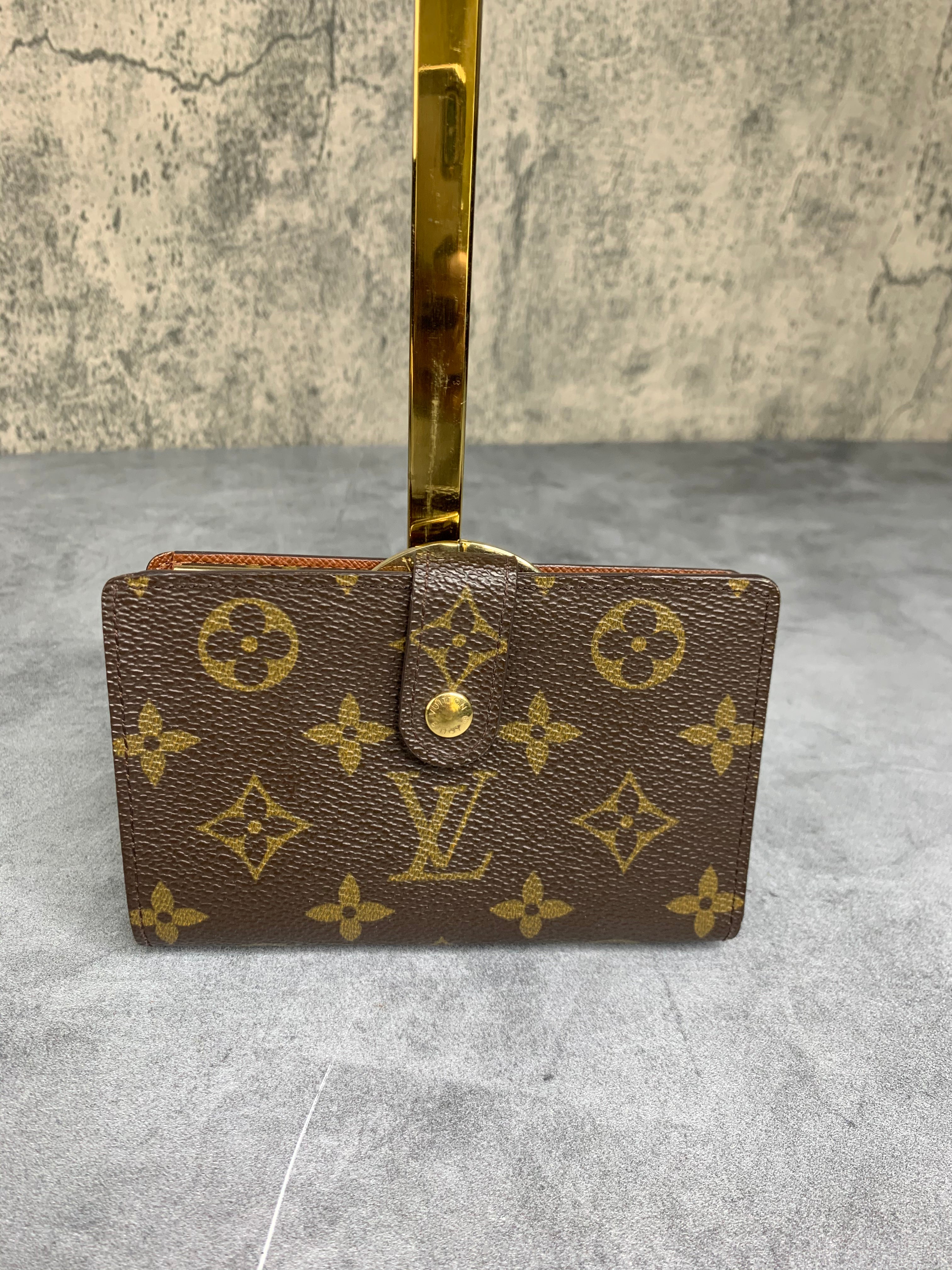 Louis Vuitton Checkbook Cover – yourvintagelvoe