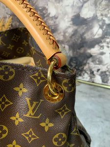 Louis Vuitton Artsy MM