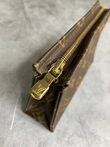 Louis Vuitton Toiletry 15