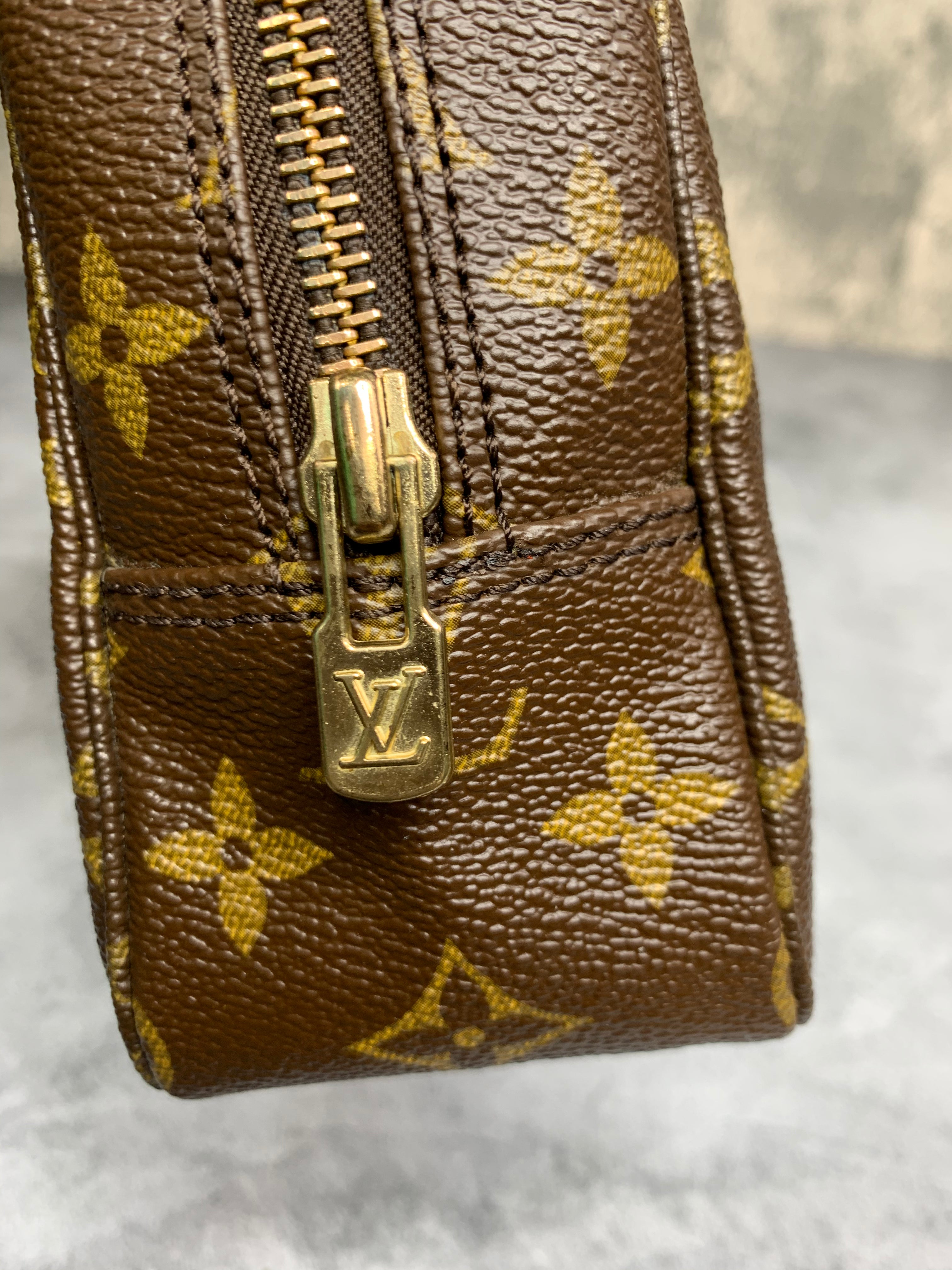 Louis Vuitton Trousse 23