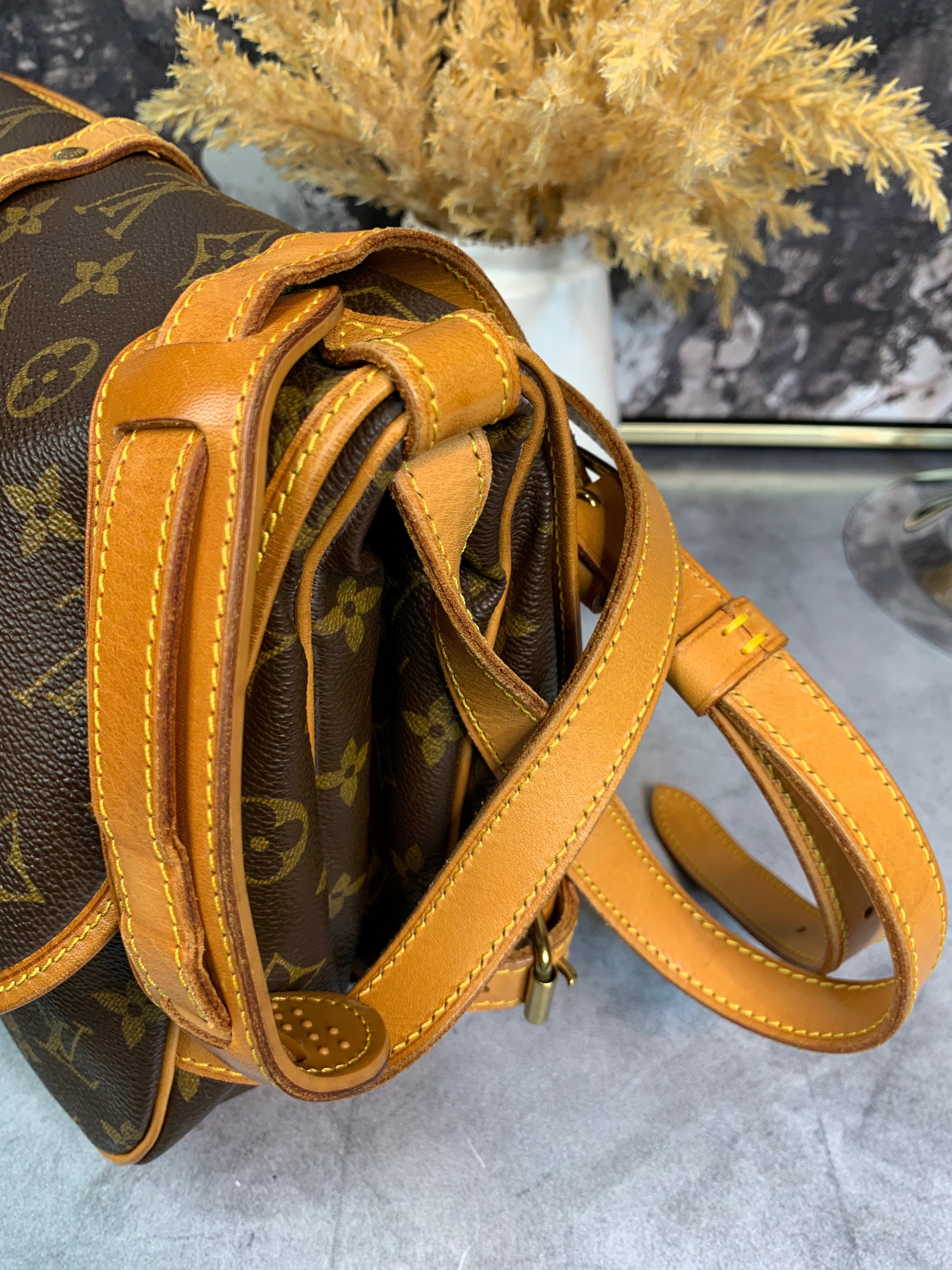 Louis Vuitton Saumur 30