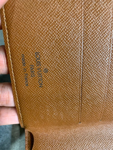 LOUIS VUITTON Vintage monogram passport case with zip Brown Cloth  ref.1006599 - Joli Closet