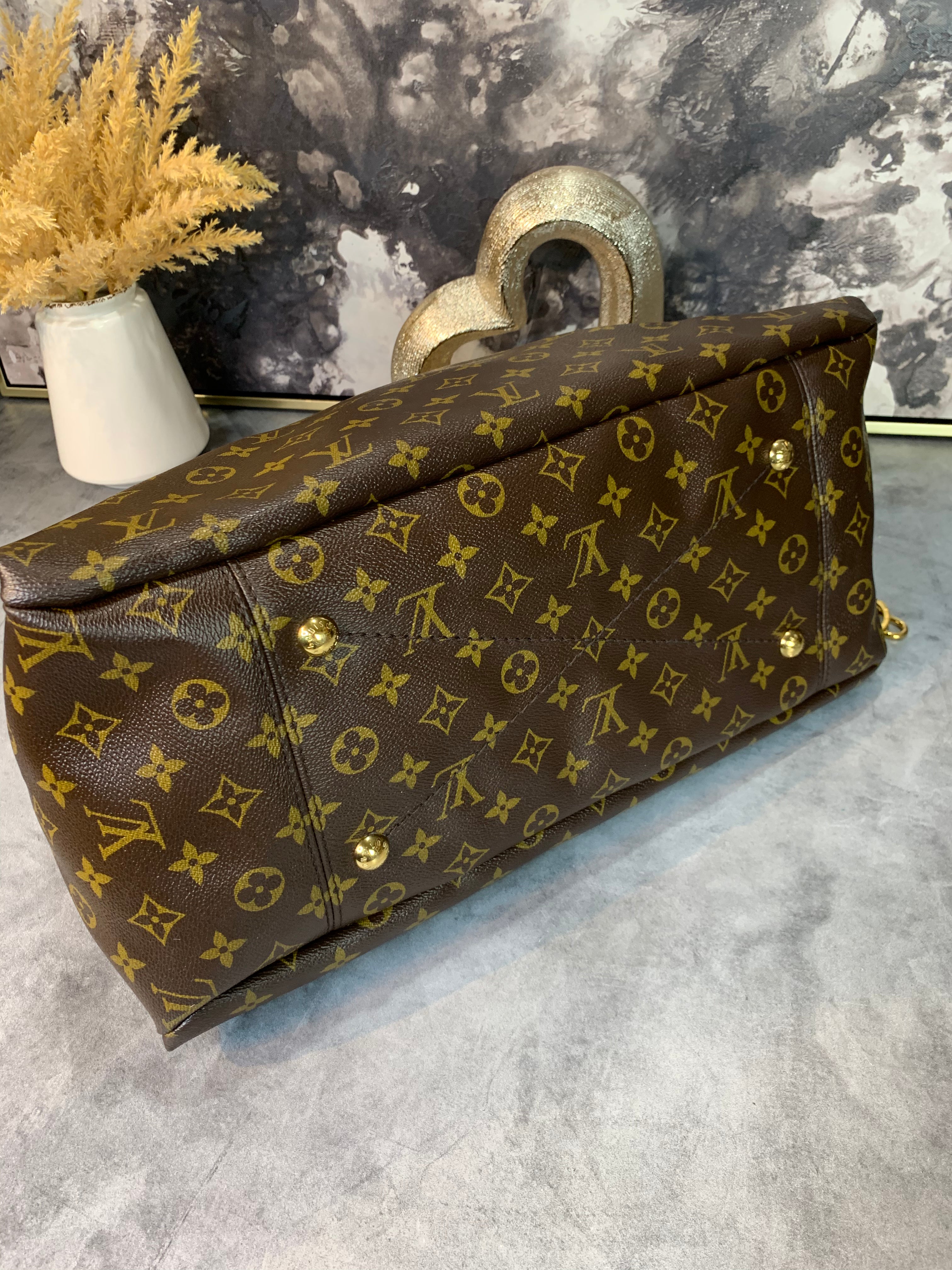 Louis Vuitton Artsy MM