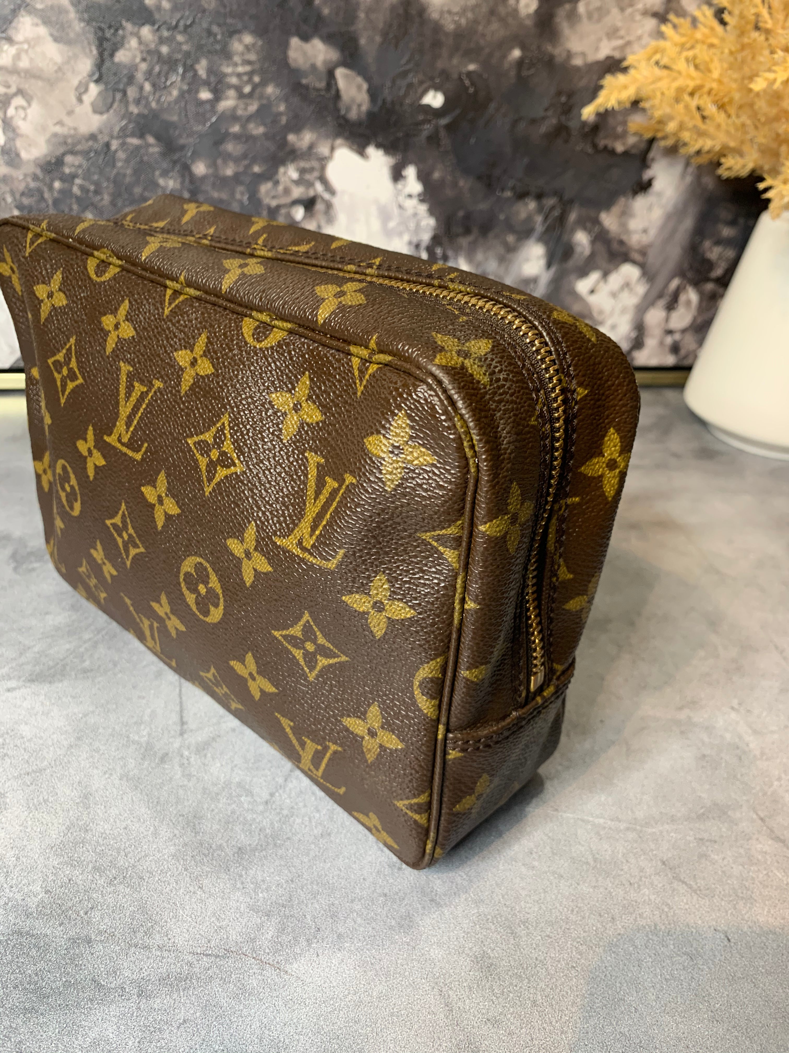 Louis Vuitton Trousse 23