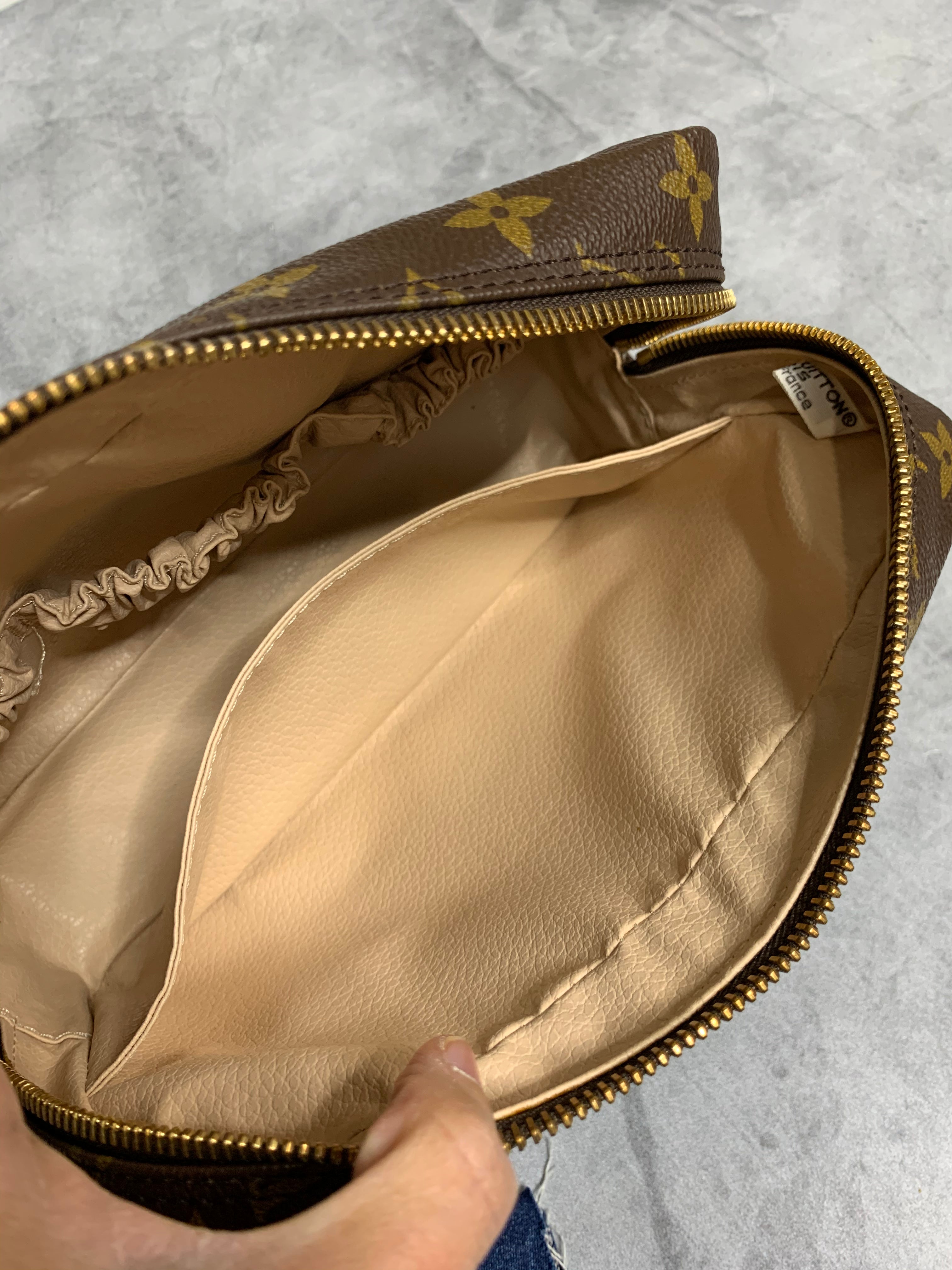 Louis Vuitton Trousse 23