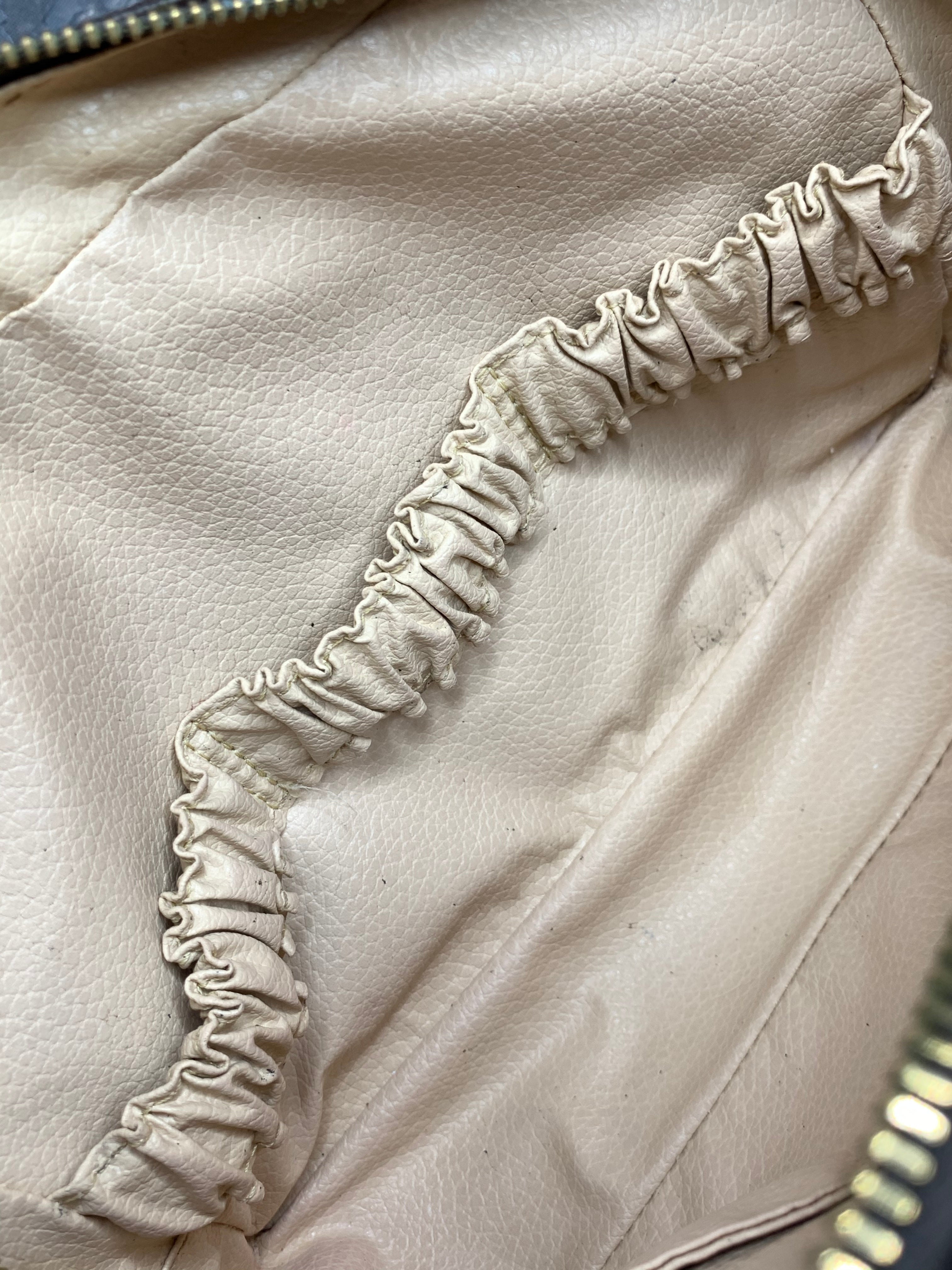 Louis Vuitton Trousse Makeup White Cloth ref.856005 - Joli Closet