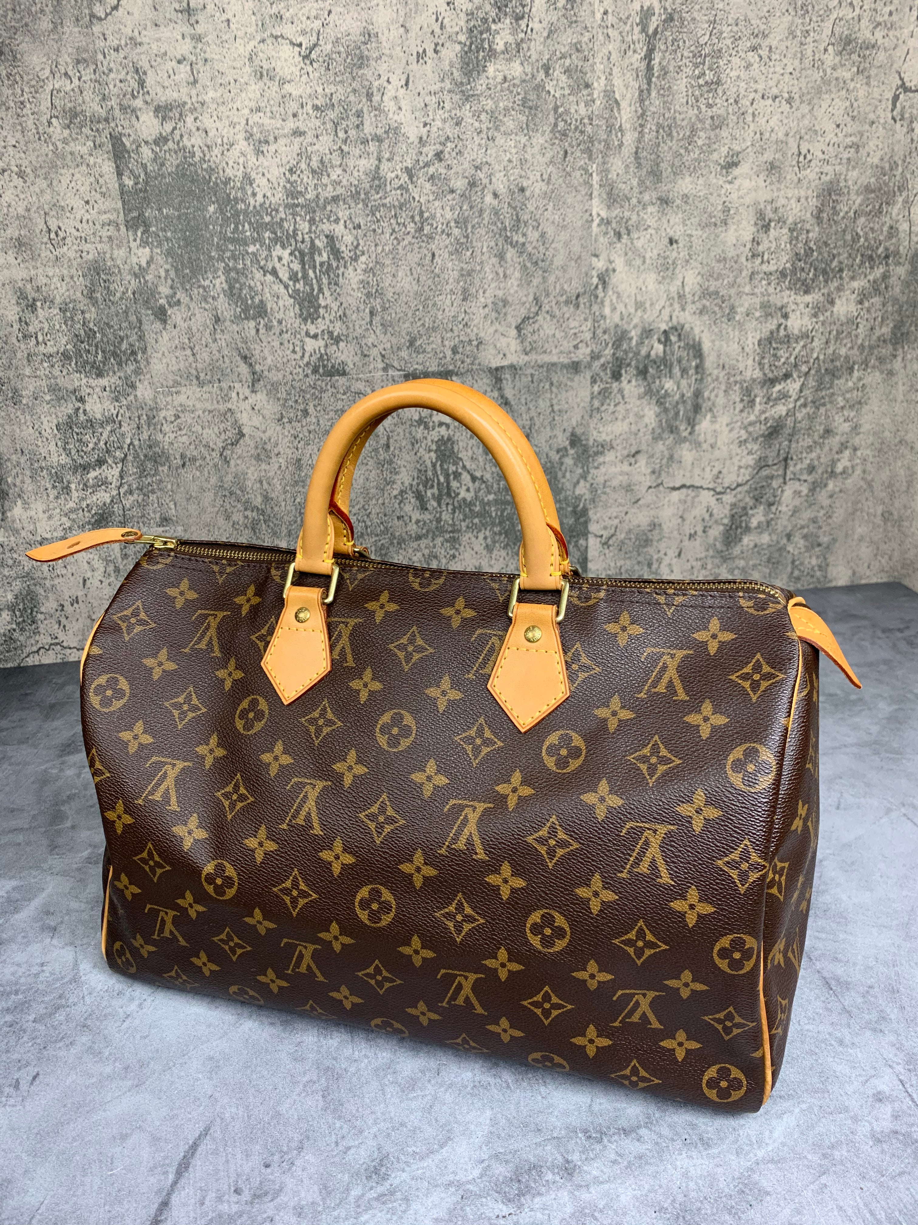 Louis Vuitton Speedy 35