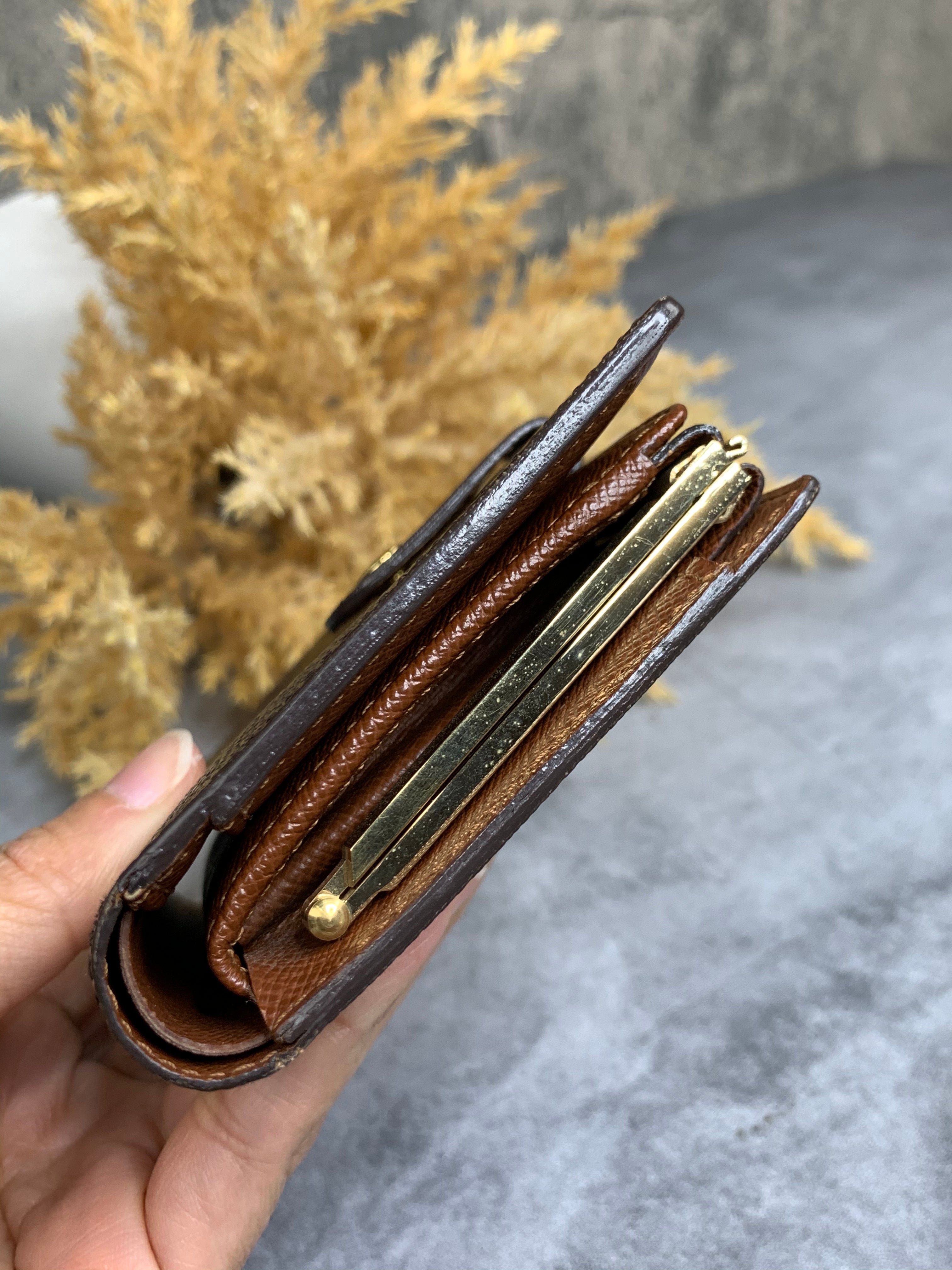Louis Vuitton Kisslock Wallet for Sale in Rancho Cucamonga, CA