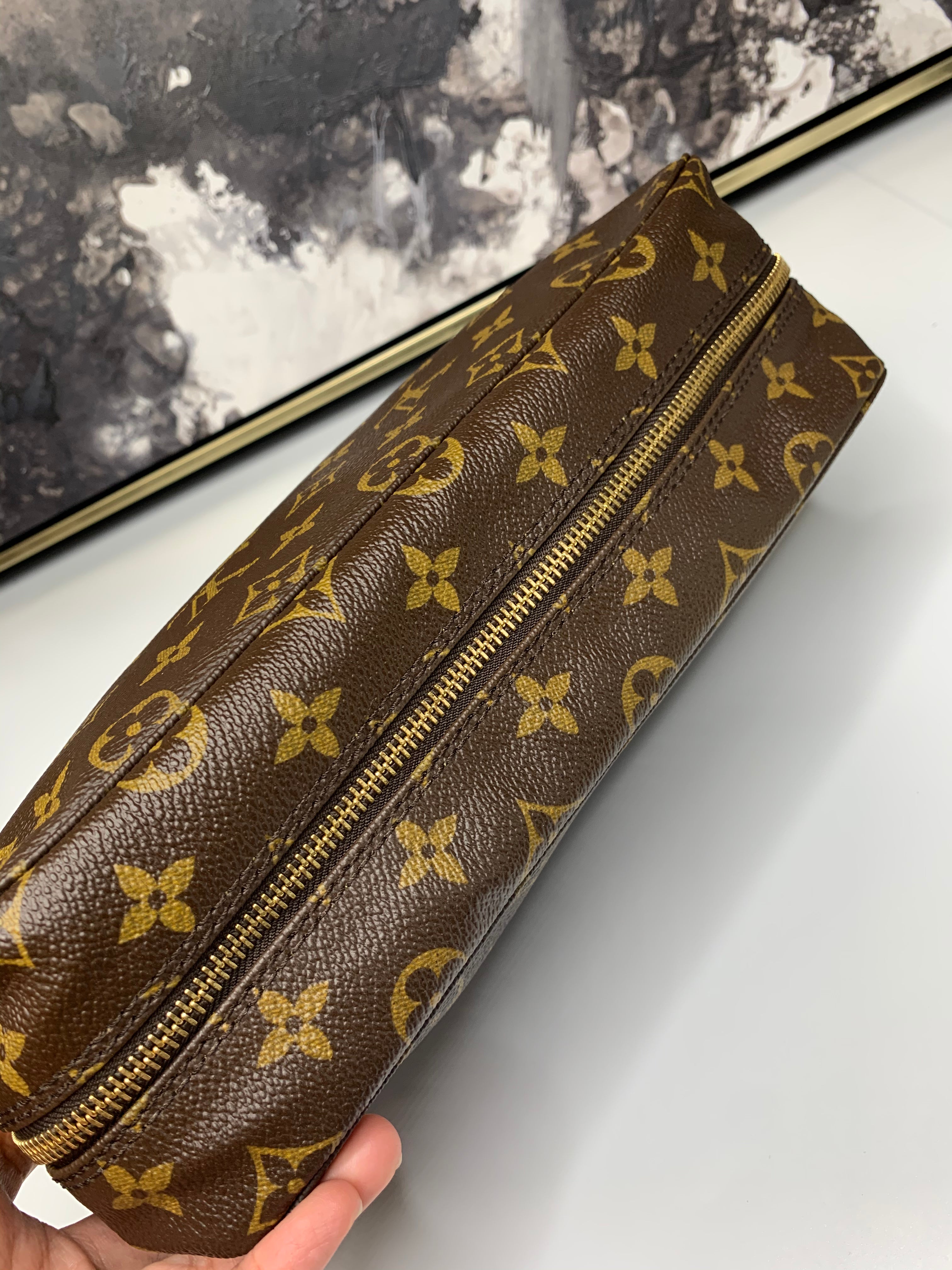 Louis Vuitton Trousse Toilette 28