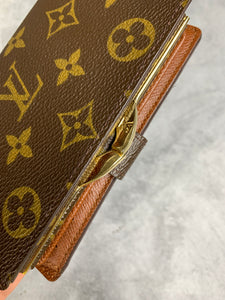 Louis Vuitton Kisslock Short Wallet – yourvintagelvoe