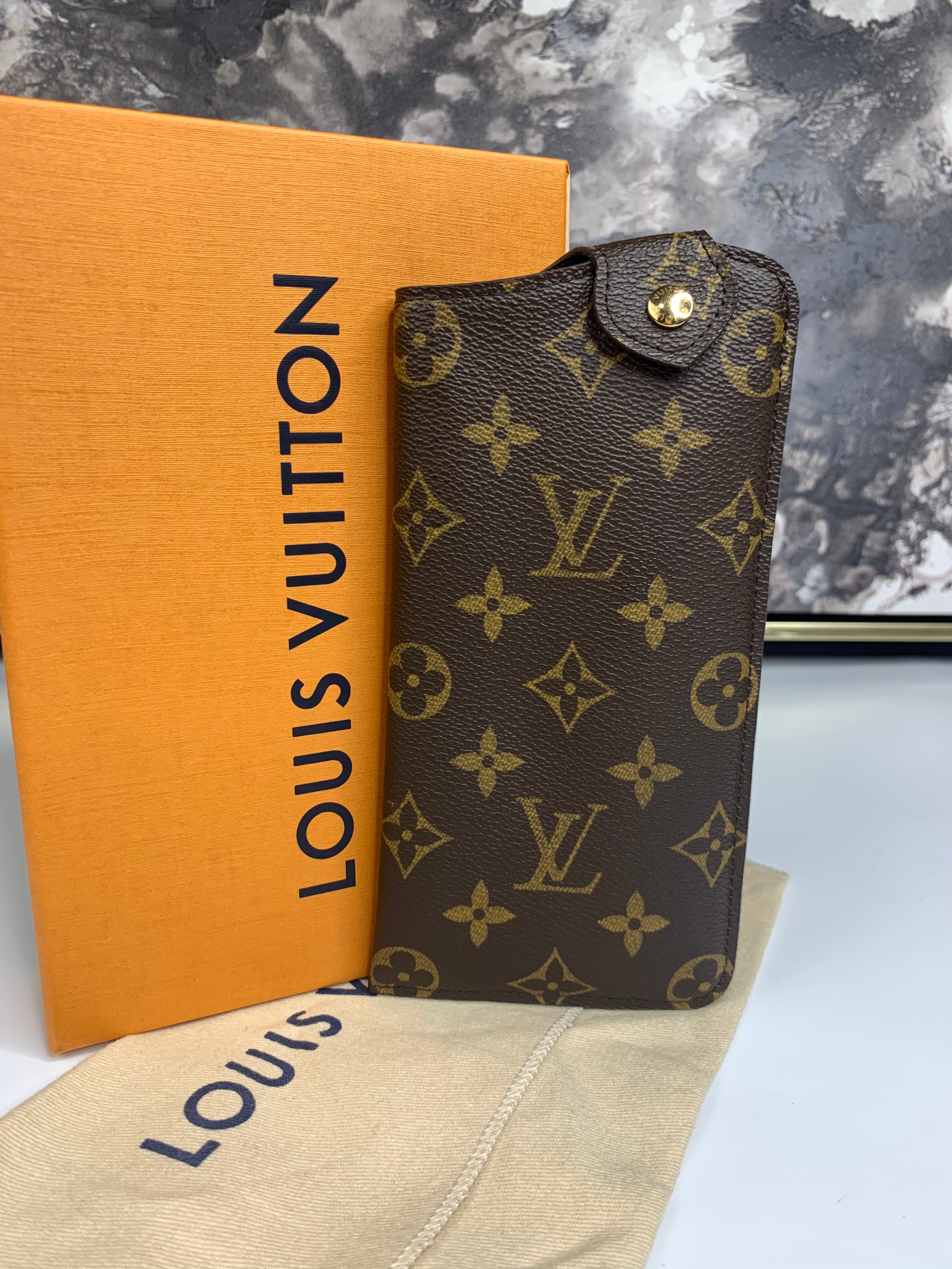 Louis Vuitton Sunglass Case MM – yourvintagelvoe