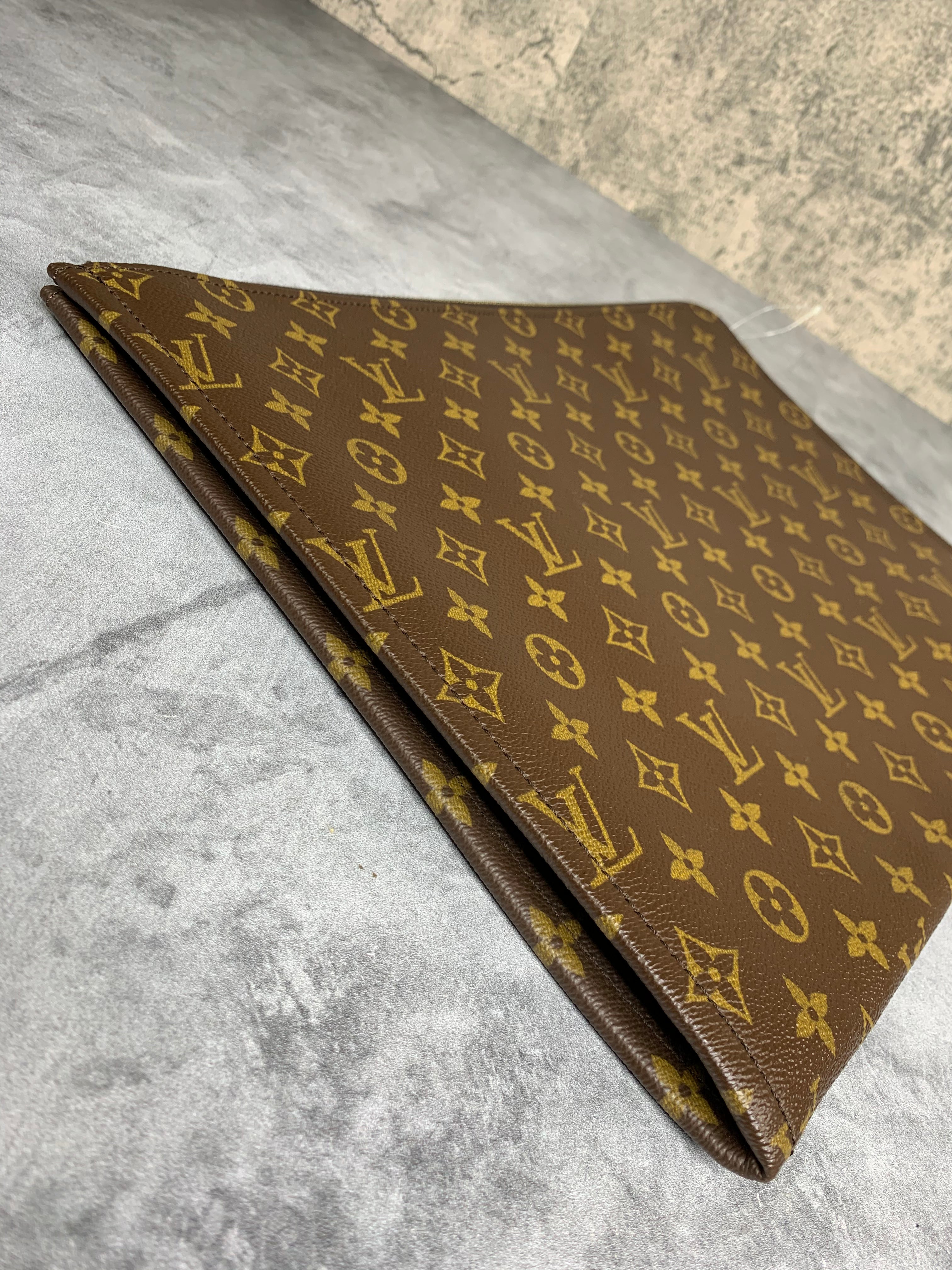 Louis  Vuitton Laptop Sleeve - GM