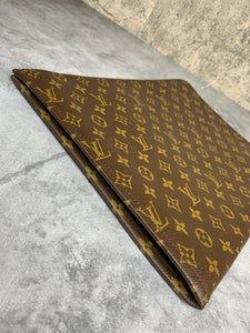 Louis  Vuitton Laptop Sleeve - GM